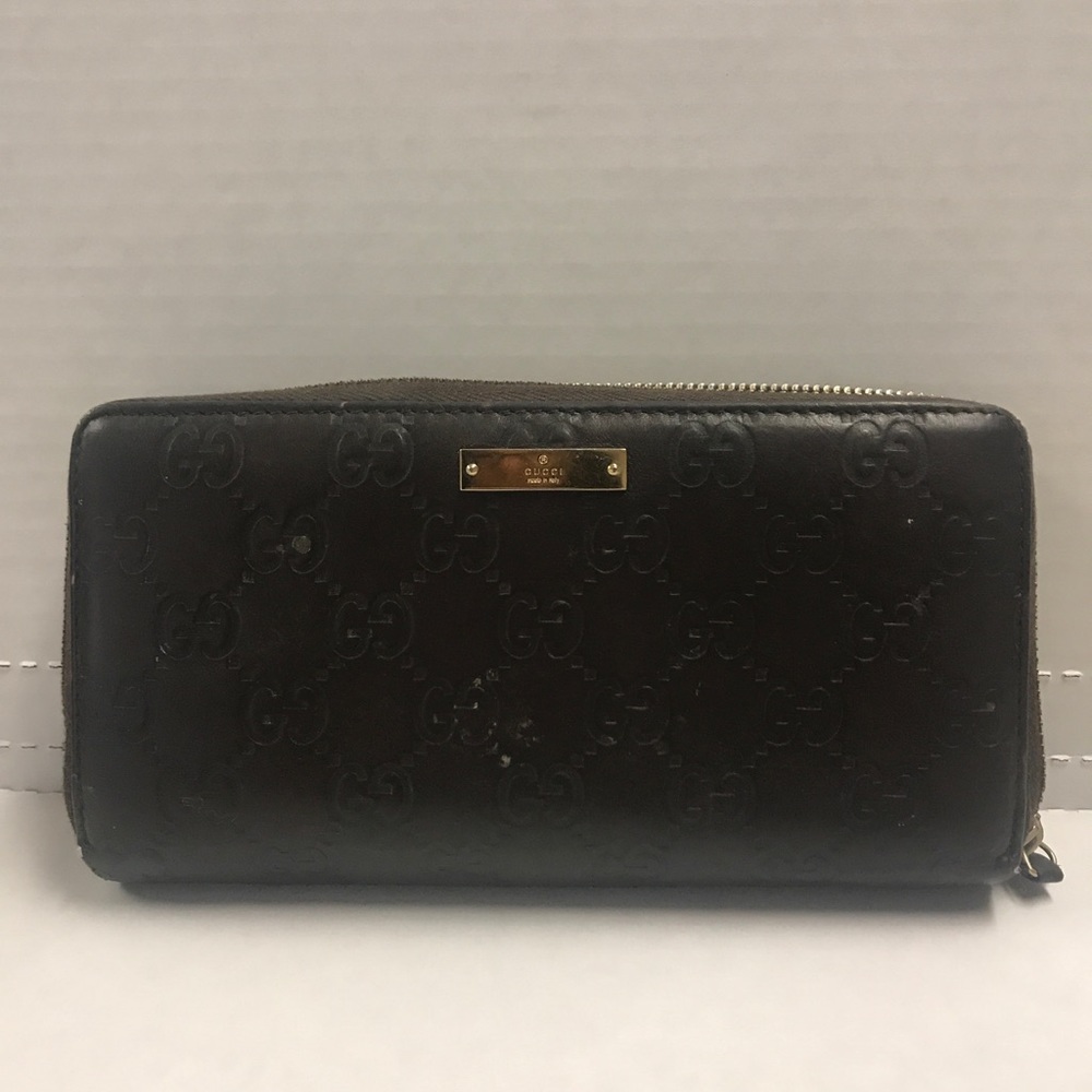 Gucci Signature Zip Around Wallet